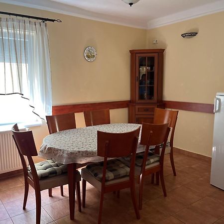 Apartment Villa Attila เฮวิซ ภายนอก รูปภาพ