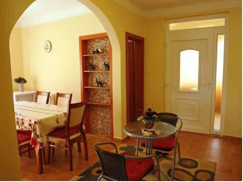 Apartment Villa Attila เฮวิซ ภายนอก รูปภาพ